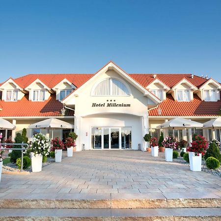 Hotel Millenium Góra Motyczna Eksteriør billede