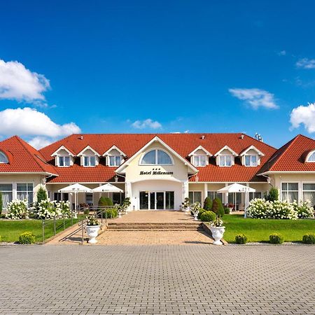 Hotel Millenium Góra Motyczna Eksteriør billede