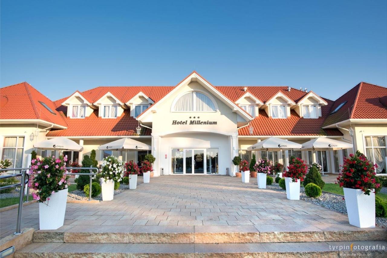 Hotel Millenium Góra Motyczna Eksteriør billede