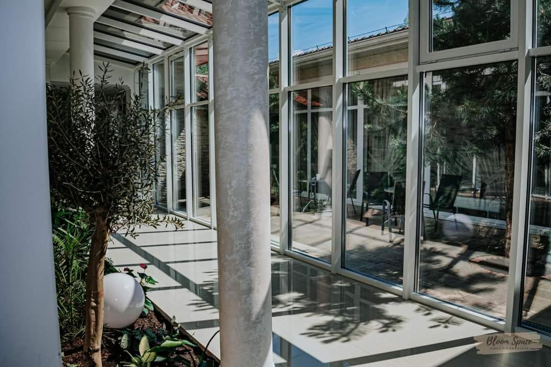 Hotel Millenium Góra Motyczna Eksteriør billede