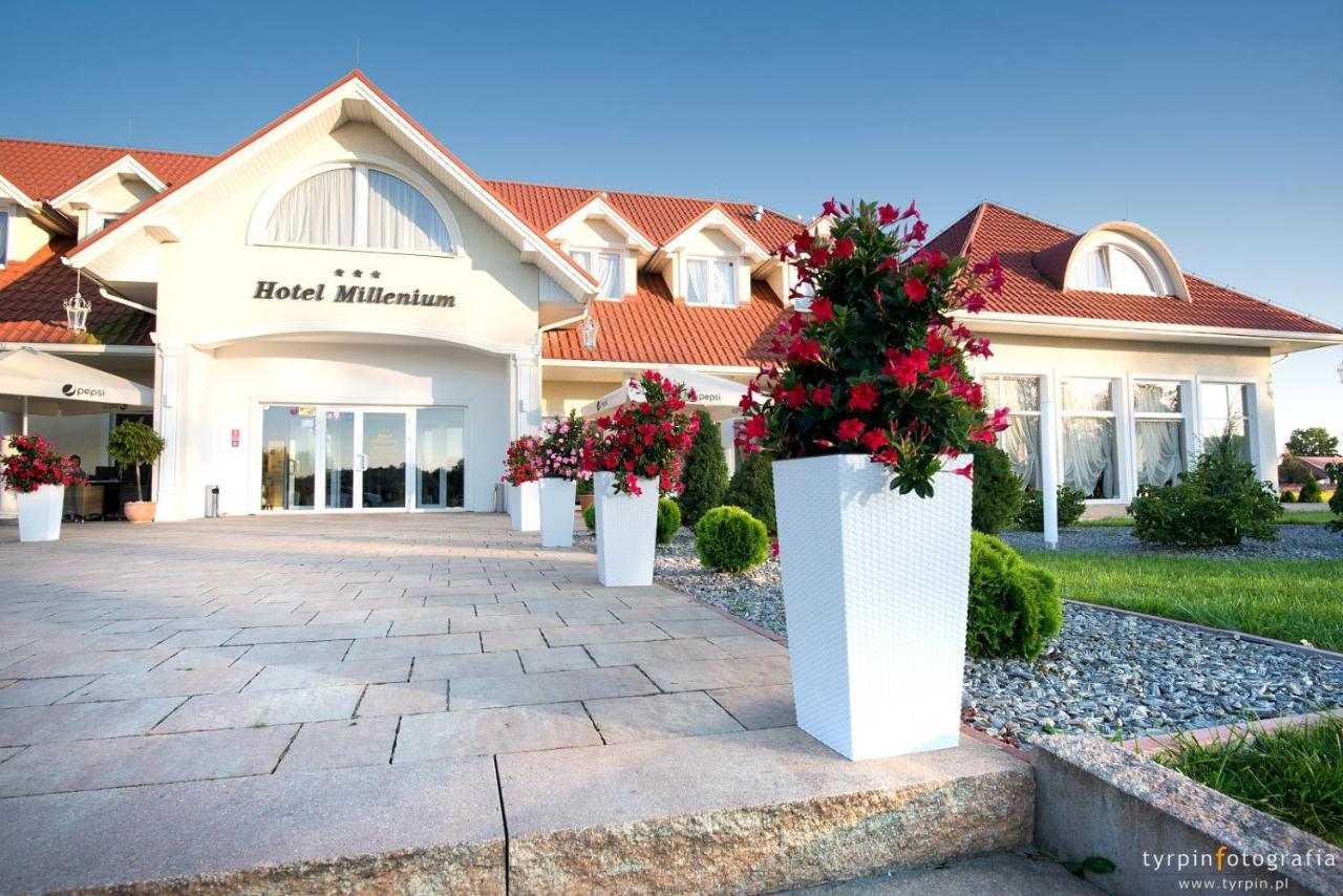 Hotel Millenium Góra Motyczna Eksteriør billede