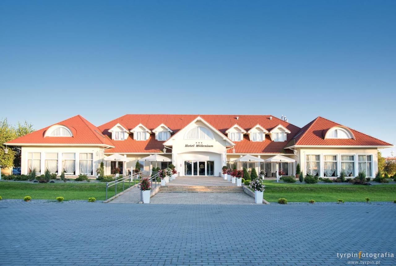Hotel Millenium Góra Motyczna Eksteriør billede