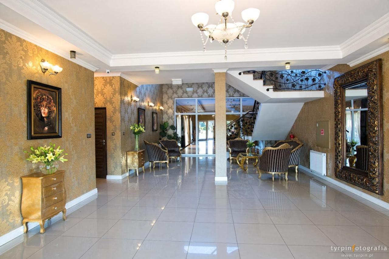 Hotel Millenium Góra Motyczna Eksteriør billede