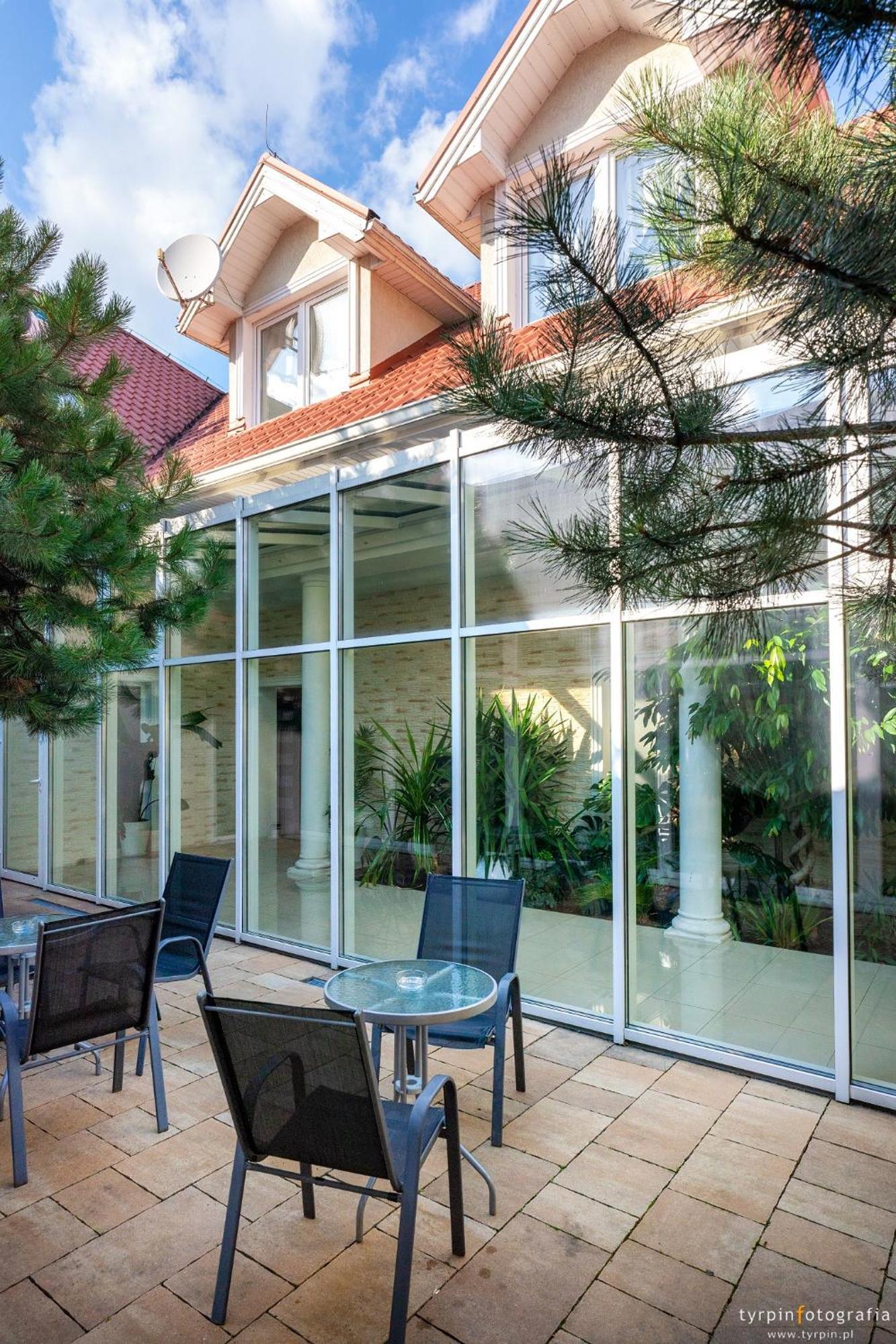 Hotel Millenium Góra Motyczna Eksteriør billede