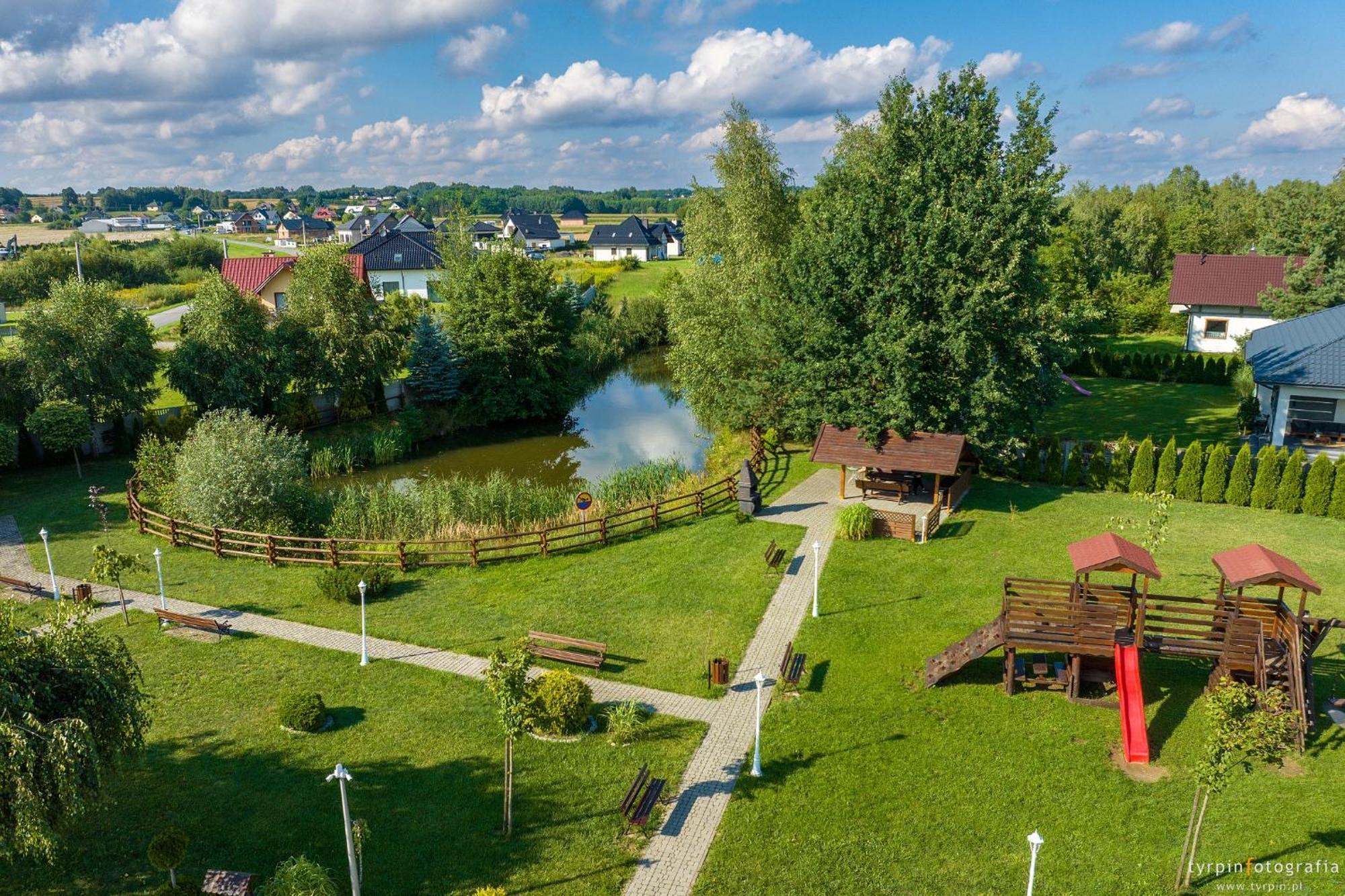 Hotel Millenium Góra Motyczna Eksteriør billede